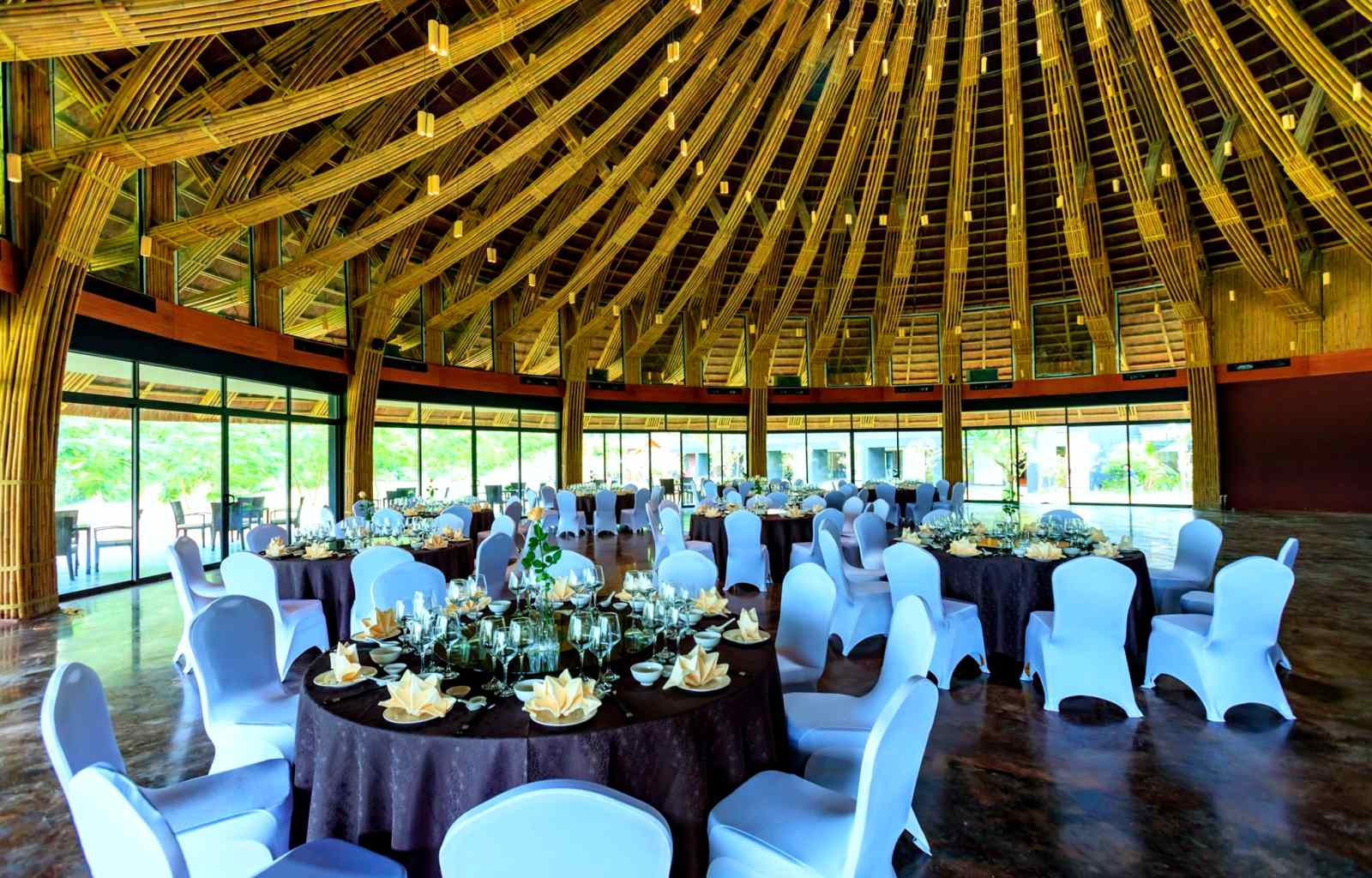 Nhà hàng Nón tại Serena Resort Hòa Bình